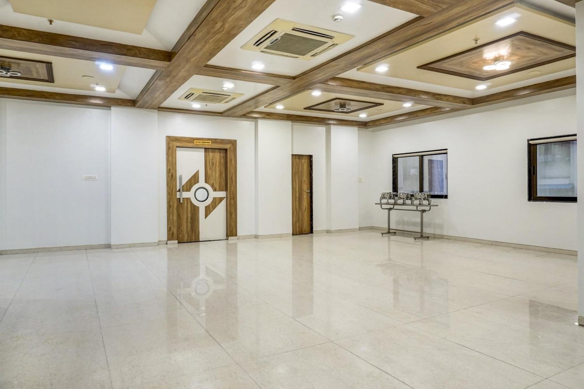 Townhouse Oak Regal Inn Near Sant Tukaram Nagar Metro Station Pimpri-Chinchwad Экстерьер фото